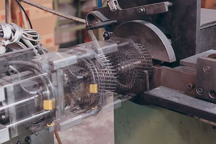 Machine de clous coil